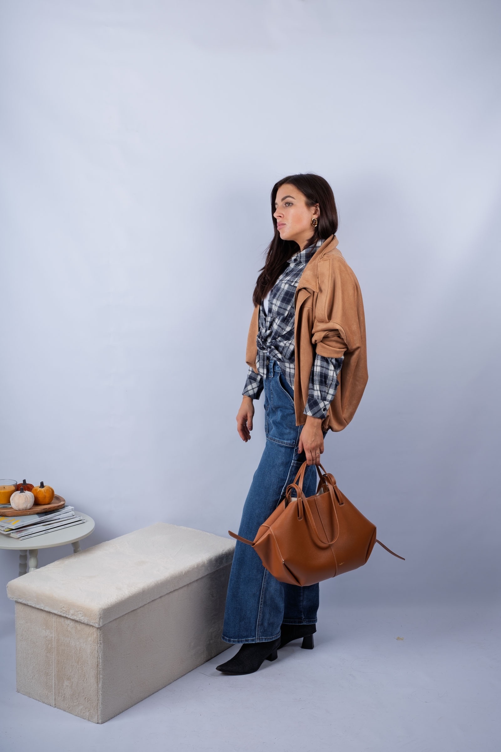Mallow - sand-colored suede jacket