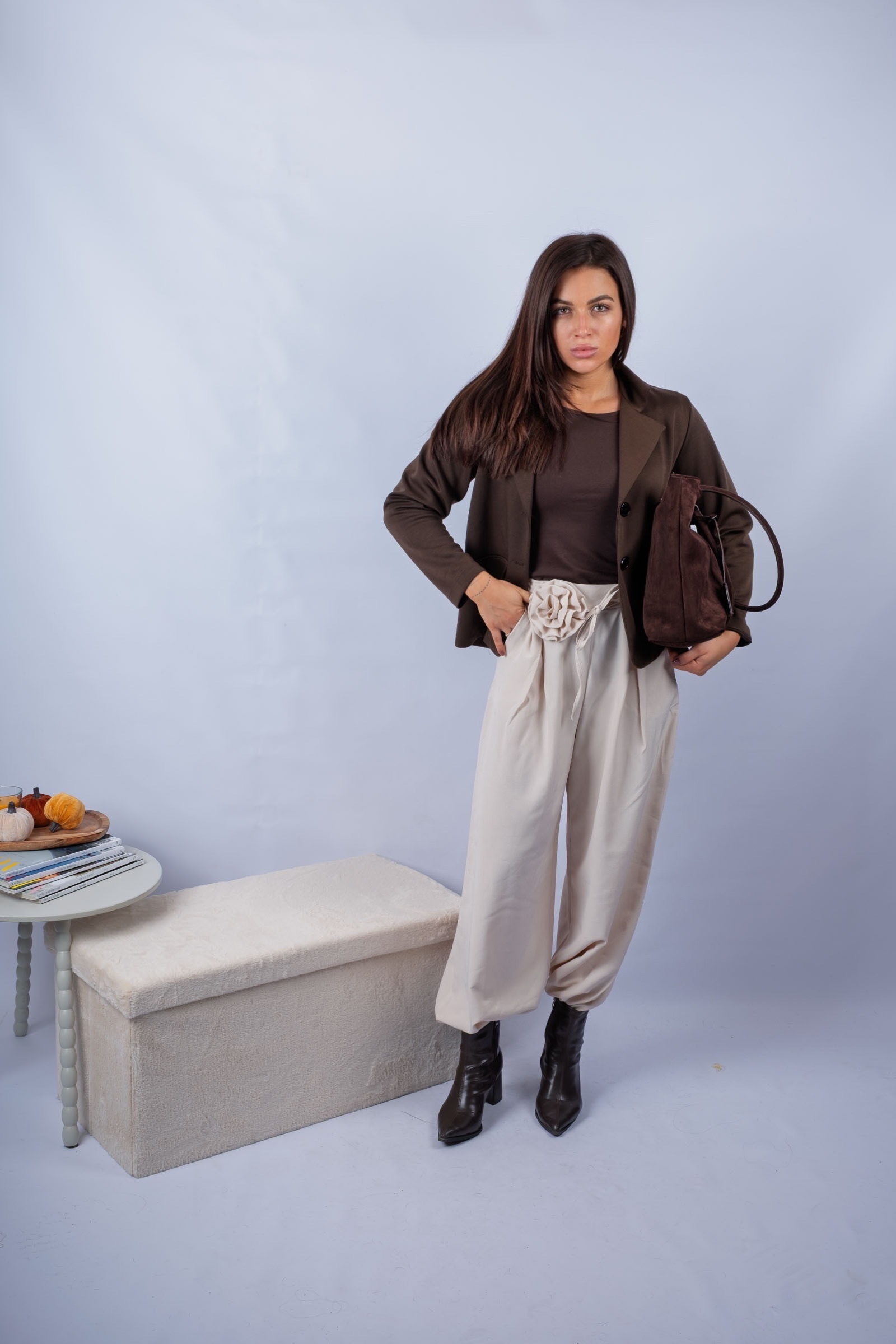 Vero - light beige straight suit trousers with a rose