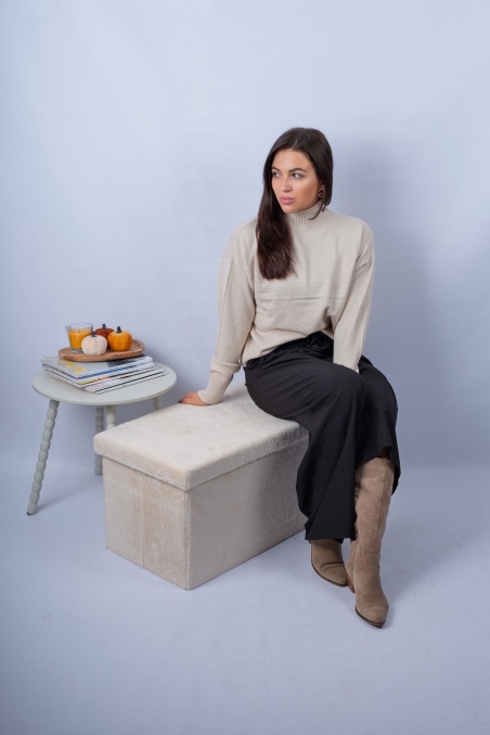 Vero - black straight suit pants with a rose