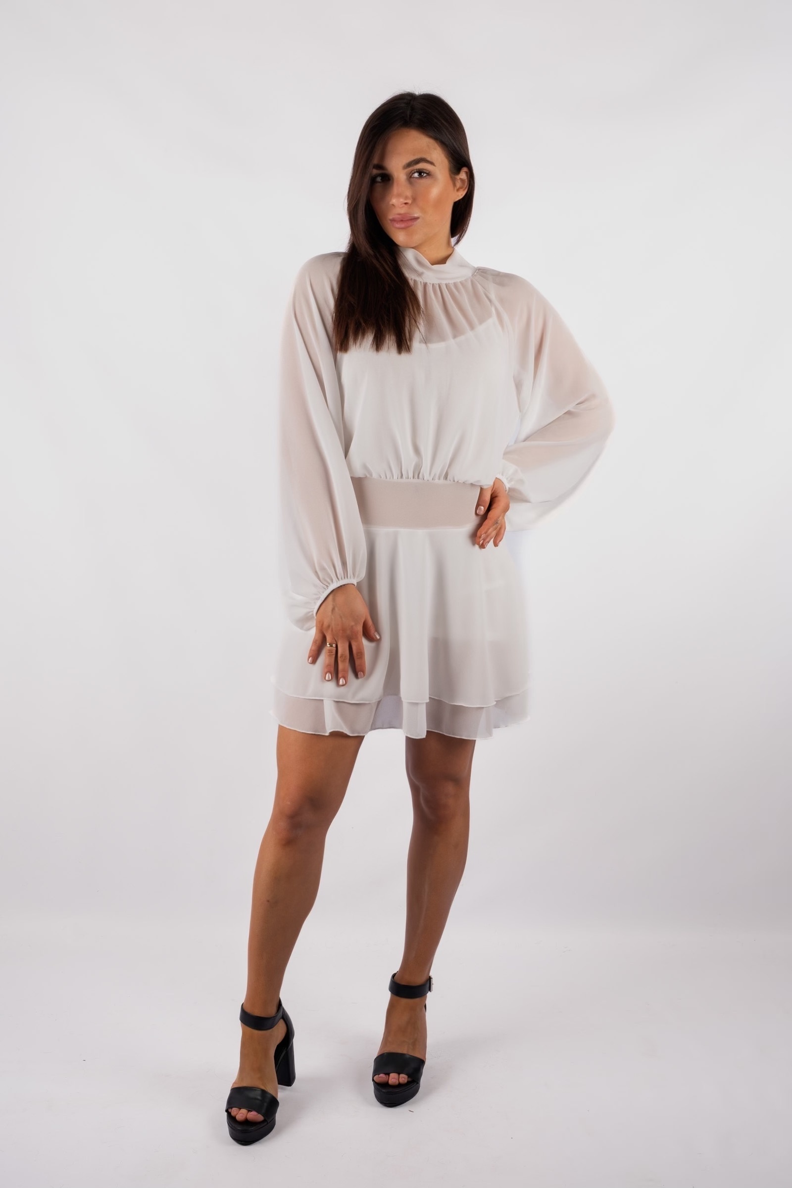 Soli - a creamy dress with a delicate cut