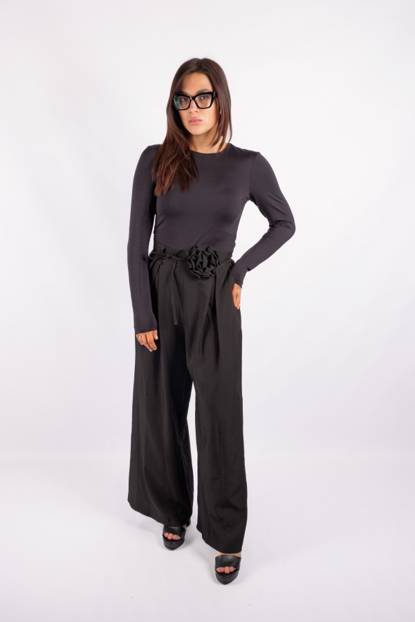 Vero - black straight suit pants with a rose