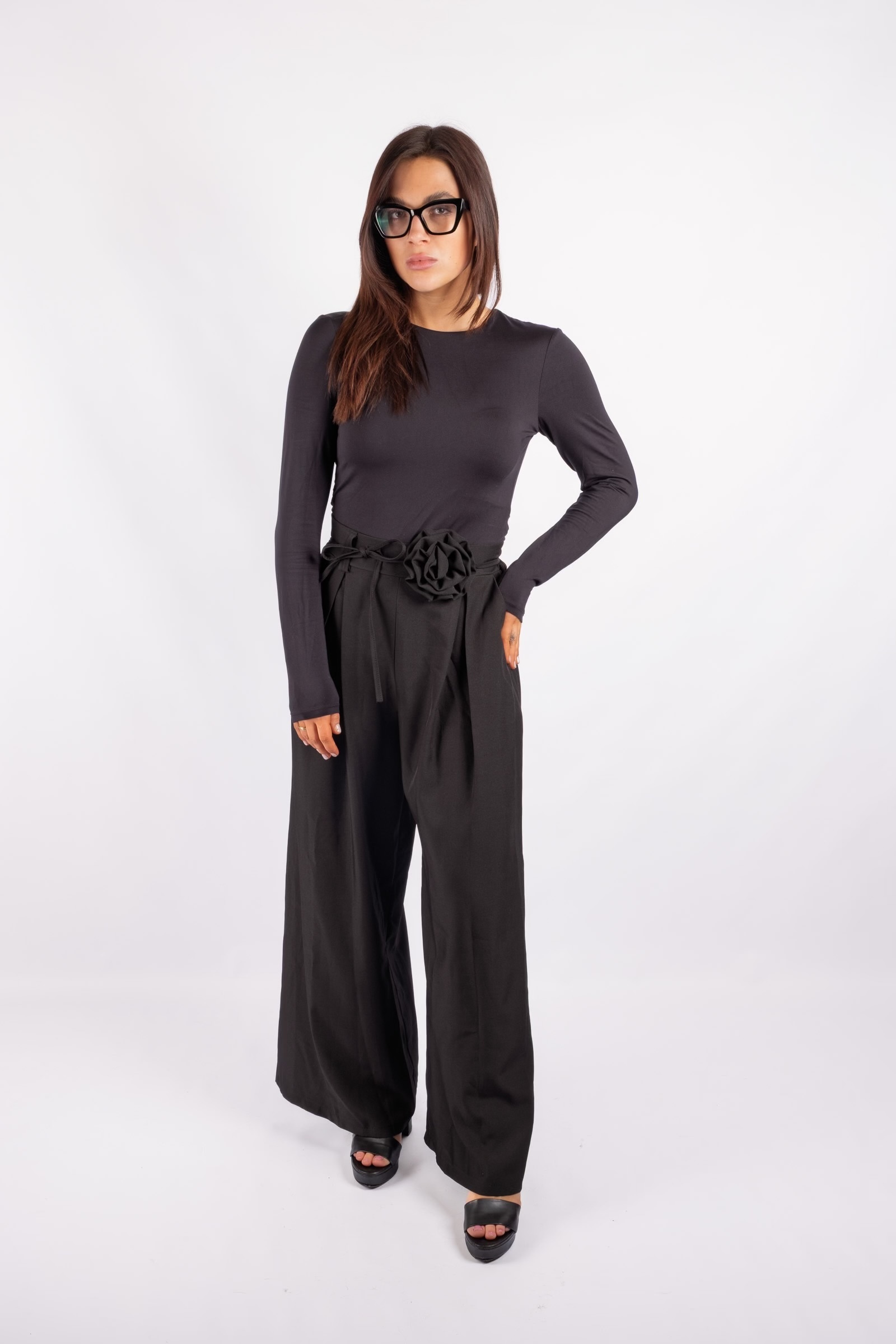 Vero - black straight suit pants with a rose
