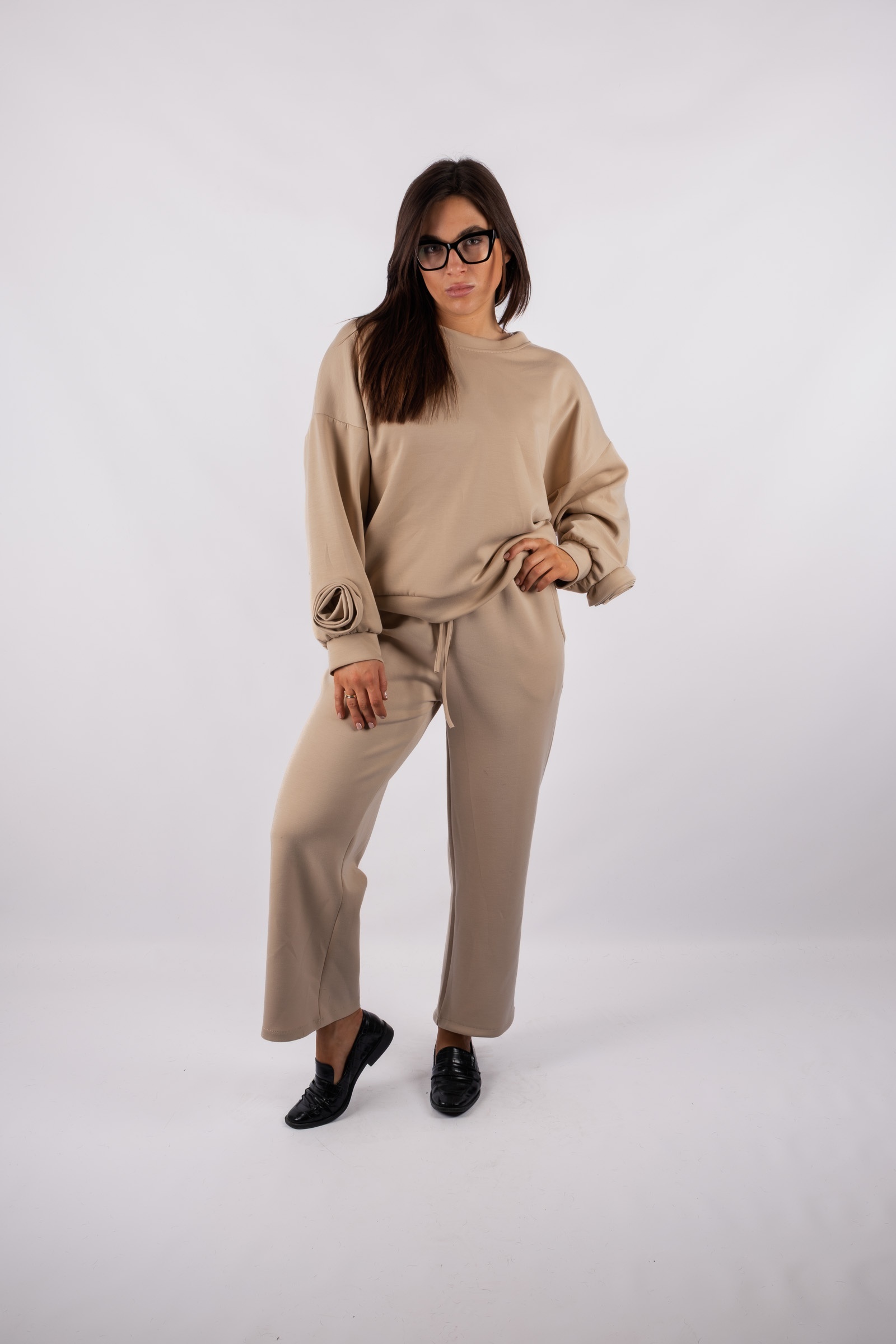 Eve - beige tracksuit set with a rose
