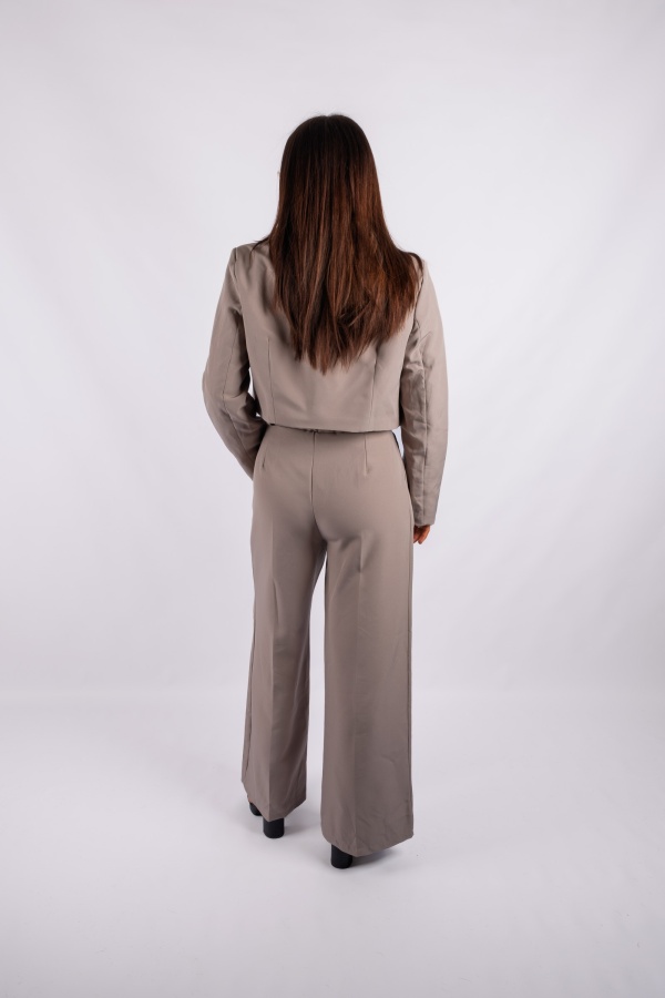 Mora - an elegant suit set with a short jacket 2