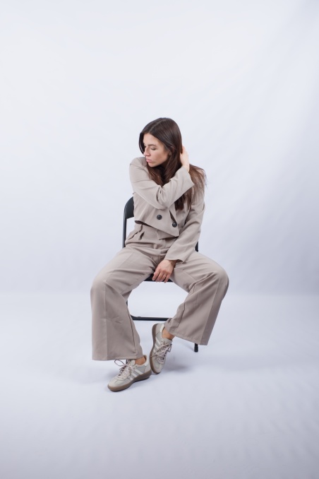 Mora - an elegant suit set with a short jacket