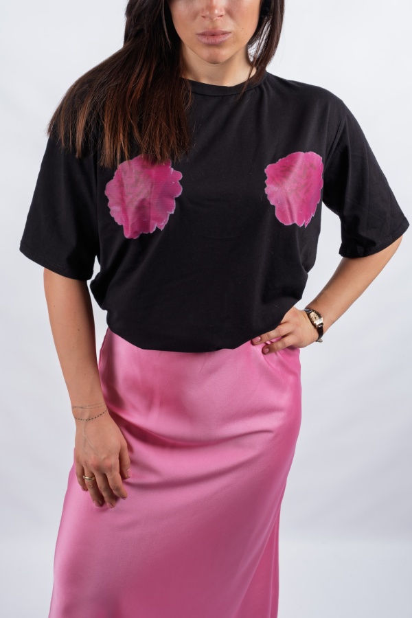 Fira - T-shirt z kwiatowym motywem w głębokim różu 2