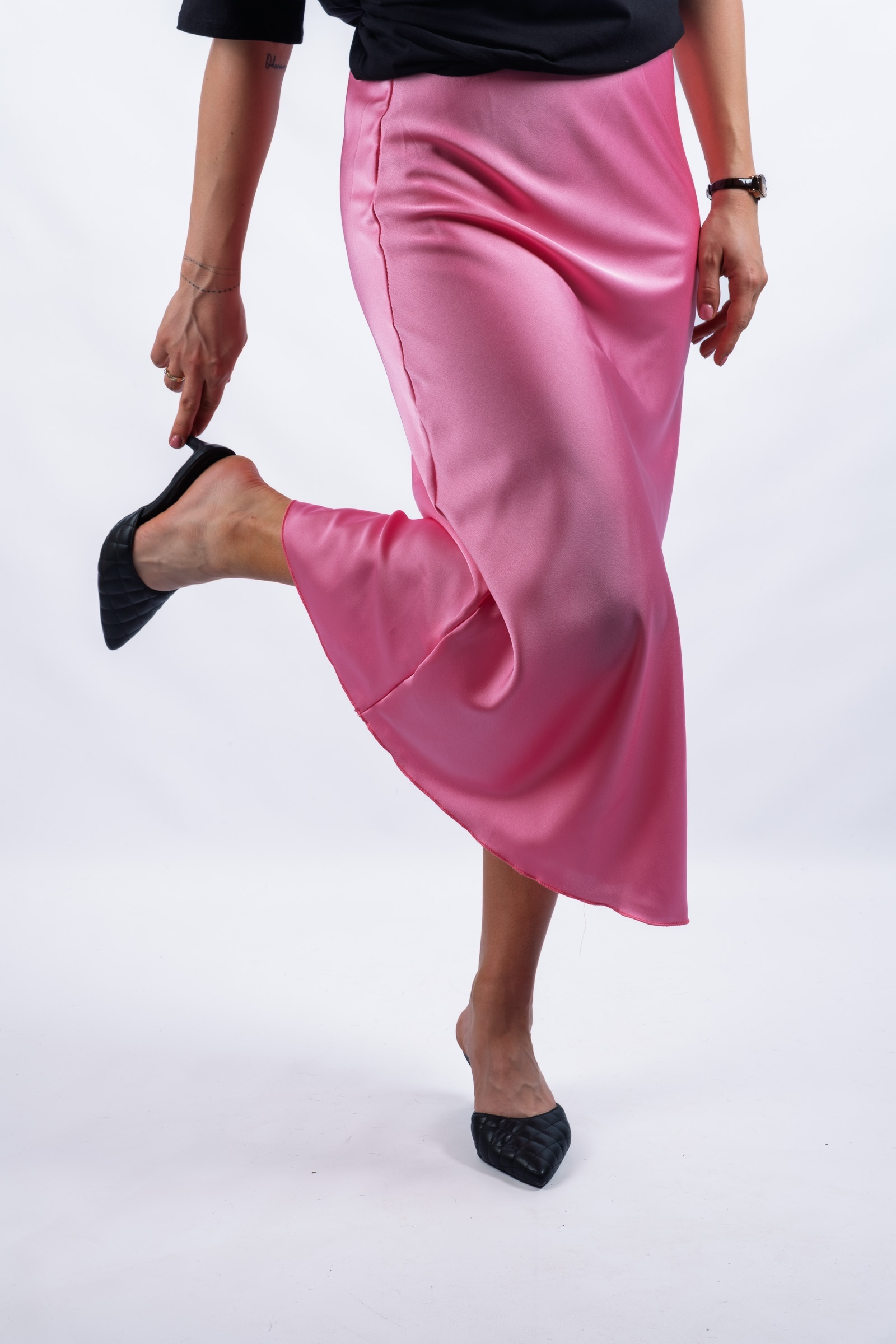 Freja - satin skirt in intense pink