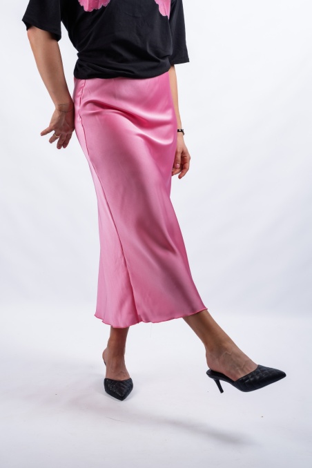Freja - satin skirt in intense pink